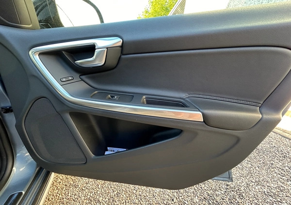 Volvo V60 Cross Country cena 71900 przebieg: 72300, rok produkcji 2018 z Garwolin małe 436